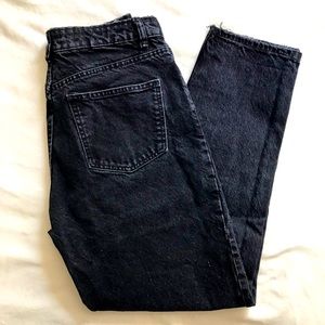 ZARA STRAIGHT LEG HIGH RISE JEANS 🌹